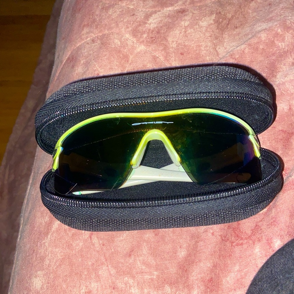 Mens Oakleys. Yellow and Black